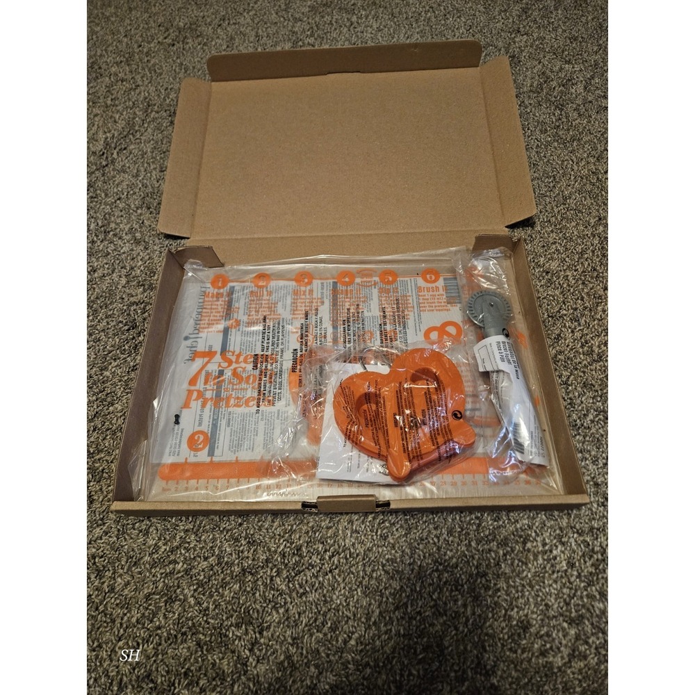 Pampered Chef Ultimate Soft Pretzel Making Set Complete Baking Kit New Open Box